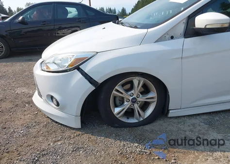 2013 Ford Focus Se z USA, uszkodzony, nr VIN 1FADP3K22DL108272